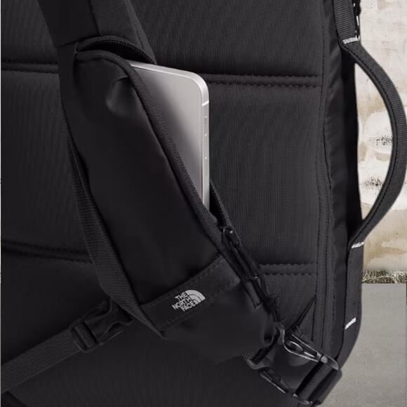 The North Face NWOT Base Camp Voyager Sling in Black - Picture 5 of 7